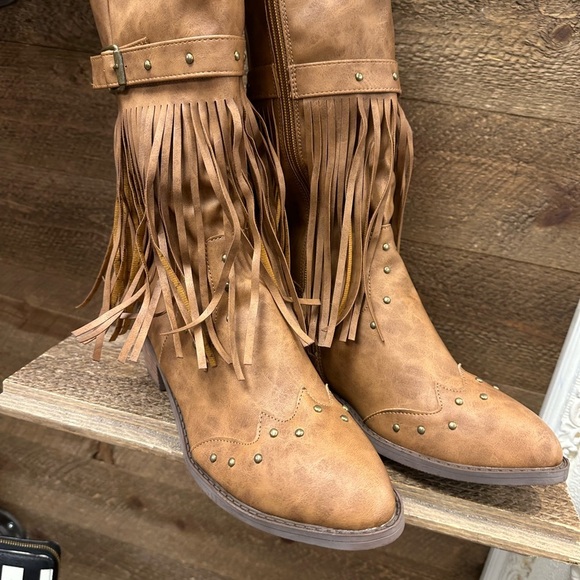 Western Fringe Studded Mid-Calf Boots – Tan – Size 42 - Picture 2 of 7